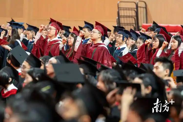 湘潭大学生密度排名全国第一。不是吹，是真的。官方数据，湘潭共有高校15所，湘潭