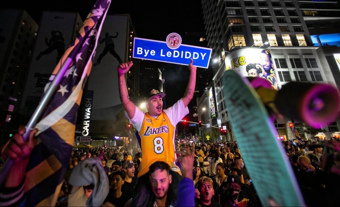 美媒报道，洛杉矶今晚正沉浸在喜悦之中，因为Shams报道称勒布朗詹姆斯与湖人队的