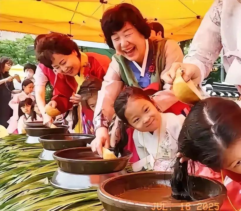 此前韩国申遗上了瘾，就差说汉字也起源他们了。不过，联合国重新制定了物质和非物质文