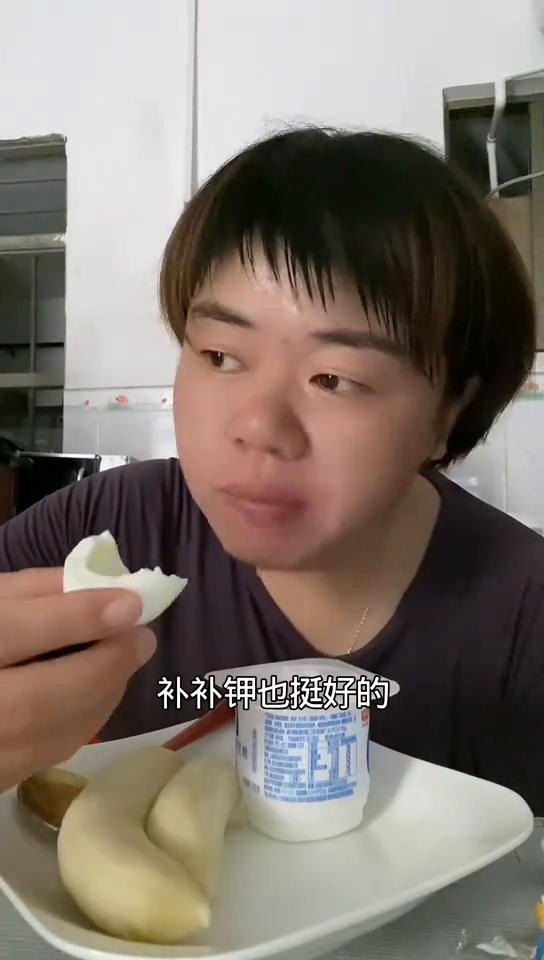 240斤生活化减脂，一年瘦了80斤。每天吃点什么？早上雷打不动的两个鸡蛋，最近