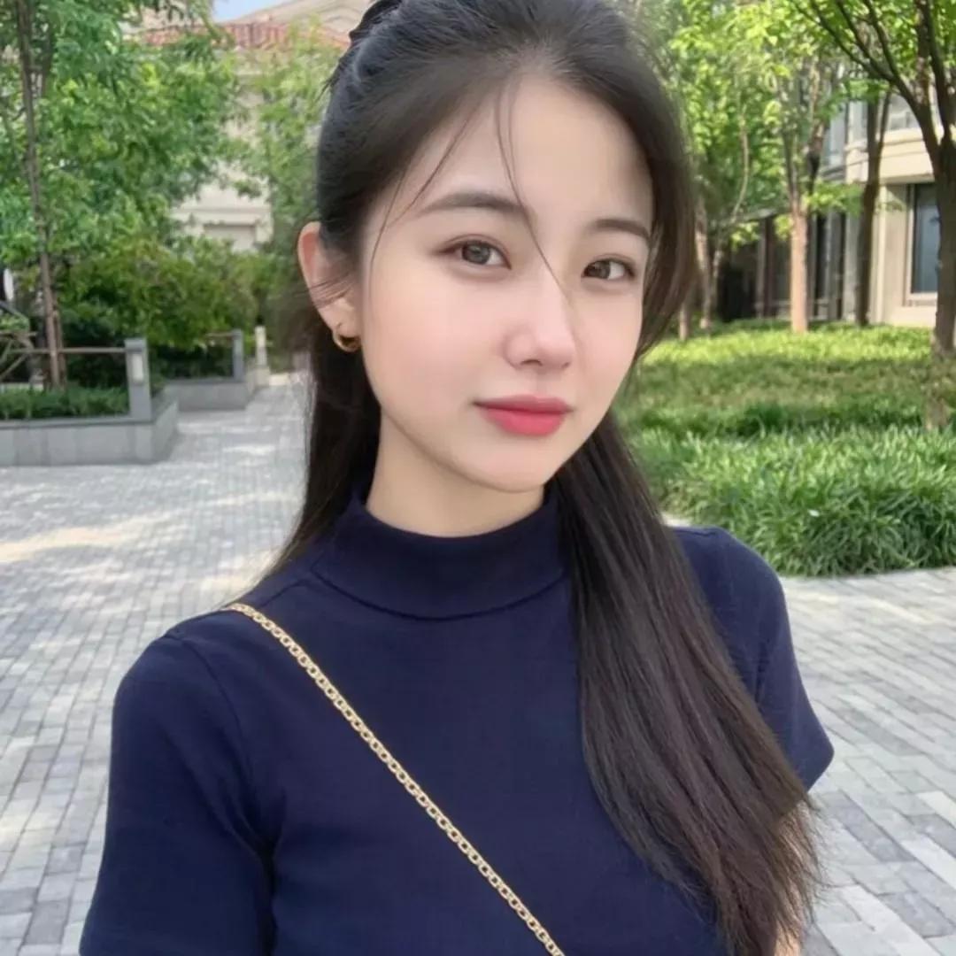 在阳光明媚的午后，与大自然亲密接触。一起来感受阳光自然漫步时光自然游玩户外