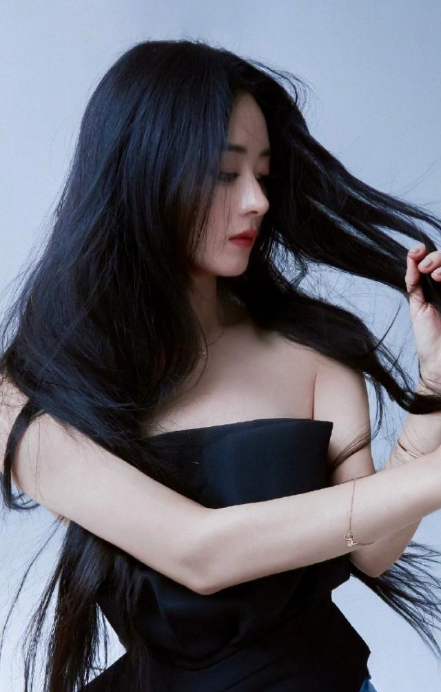 赵丽颖的路人缘确实强大！赵丽颖粉丝和张凌赫粉丝这两天有点摩擦，起因是张凌赫和杨