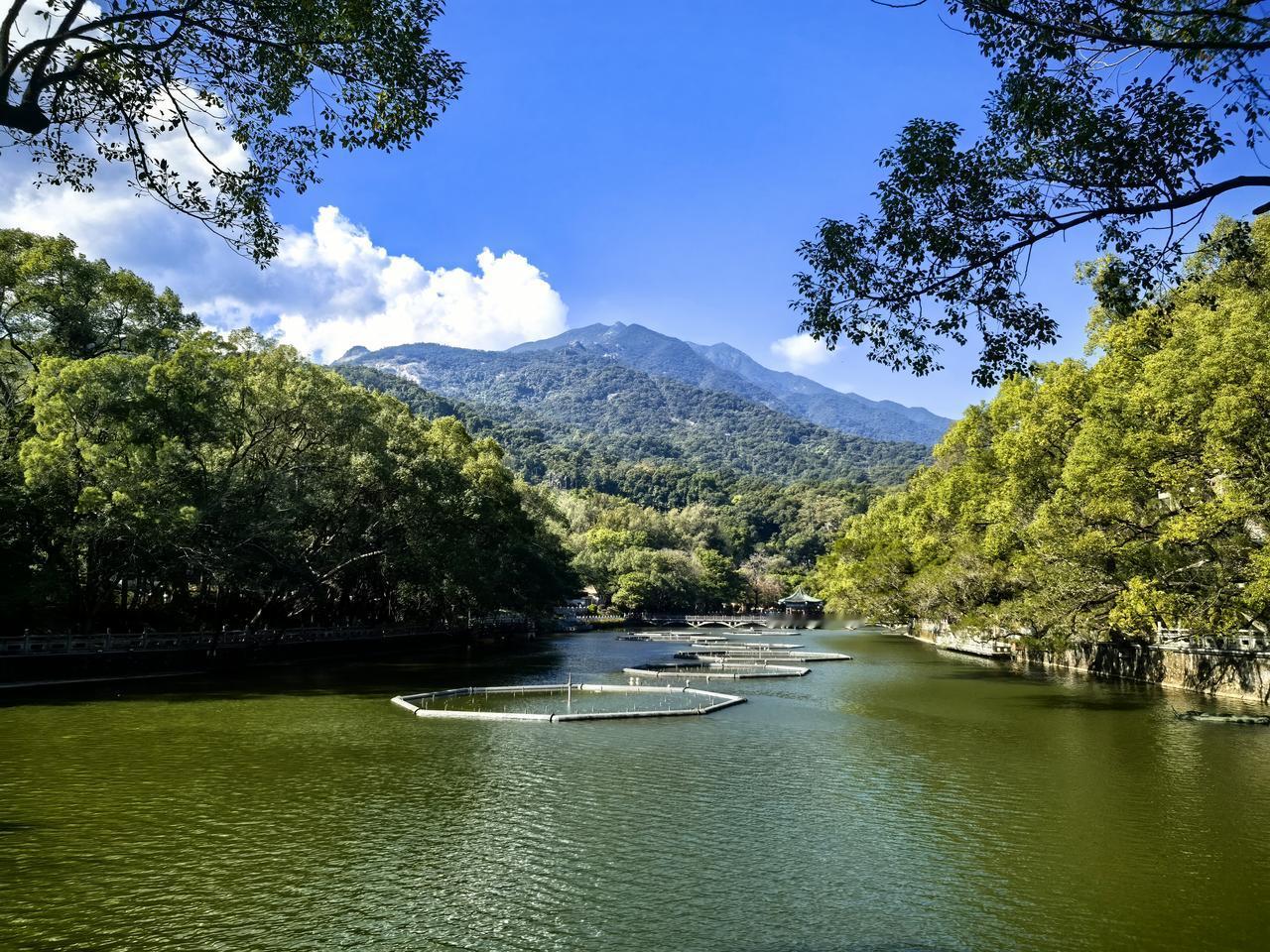 至今为止，我最骄傲的是，我去过大江南北，黄河上下，长城内外，塞北江南，瑶山珠水。