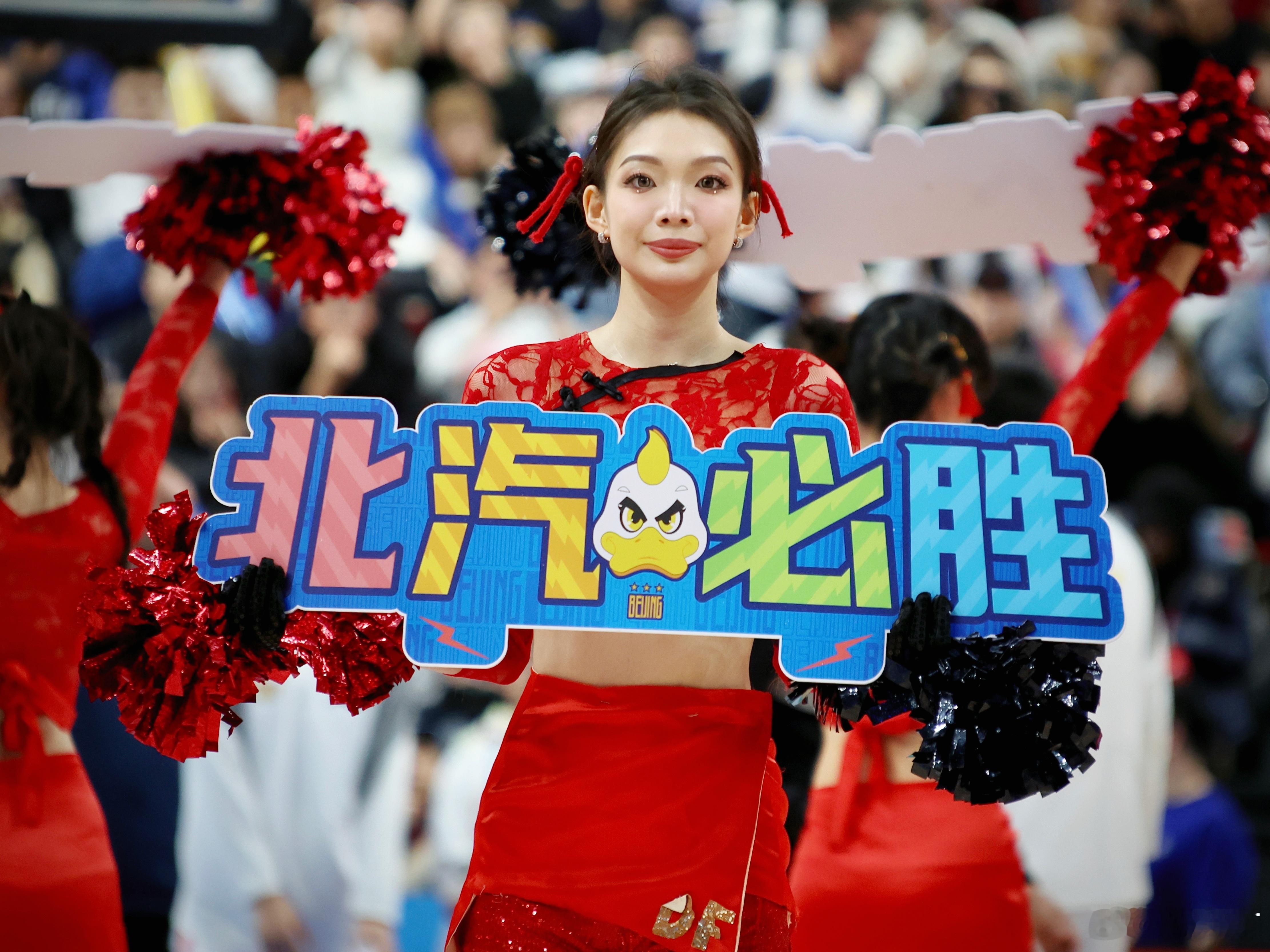 北京首钢欢迎“必胜哥”他的社交媒体昨天已经与曾凡博完成互关。