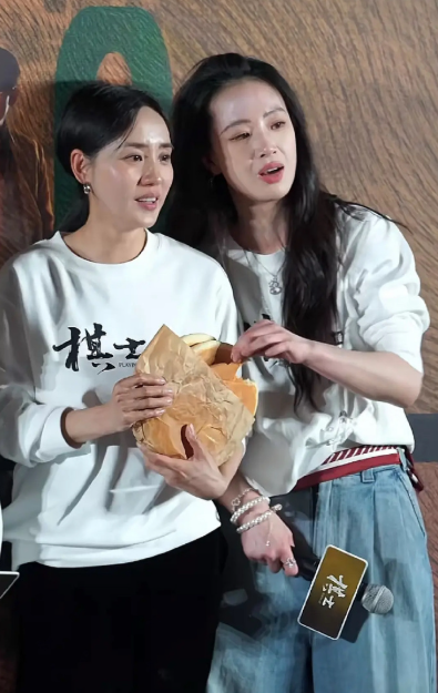 董洁本洁，简直一模一样​​​