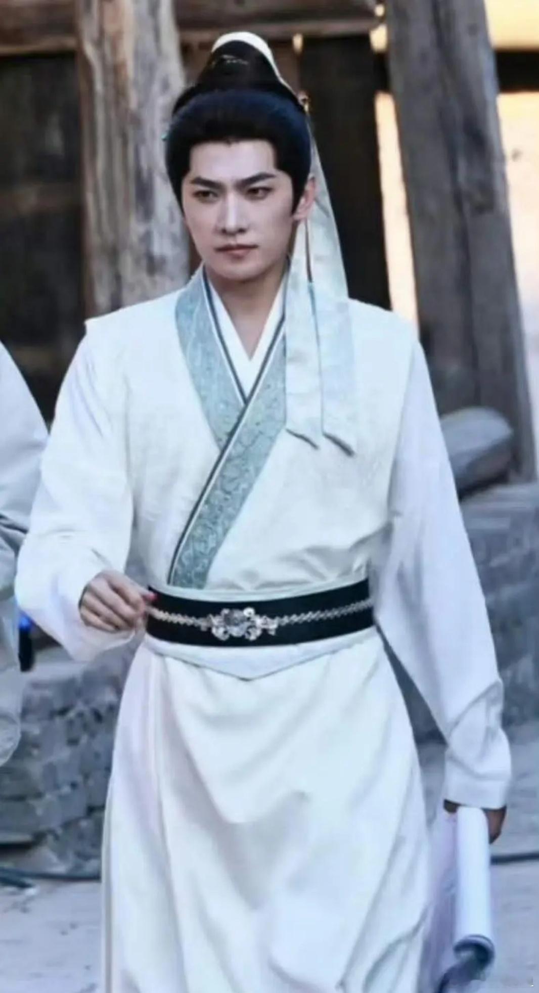 男演员现在也追求杨洋这种程度的高颅顶？