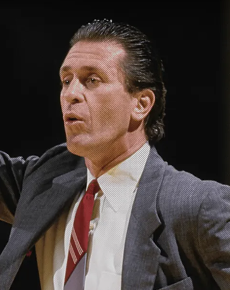 美媒更新了动态，晒出帕特-莱利照片与球迷分享。“湖人预计将于本周日在加密球馆外