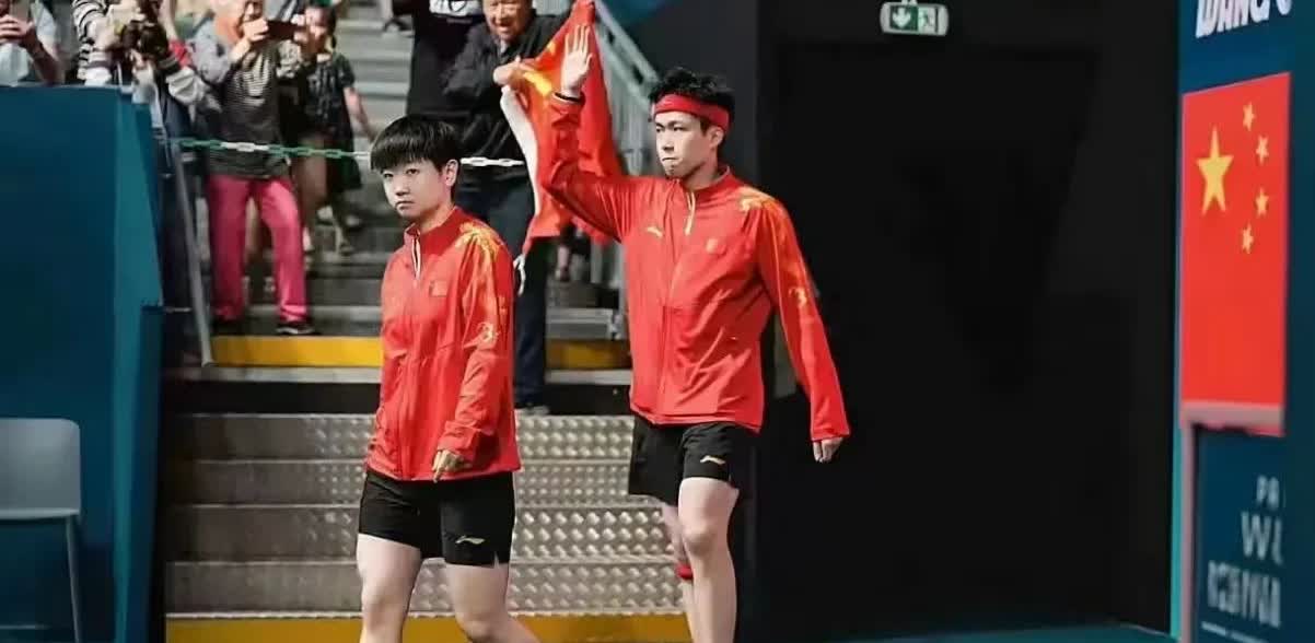 如果现在他们还能如此自然的相处，我敢说一个镜头就能把互联网干瘫痪。董倩对