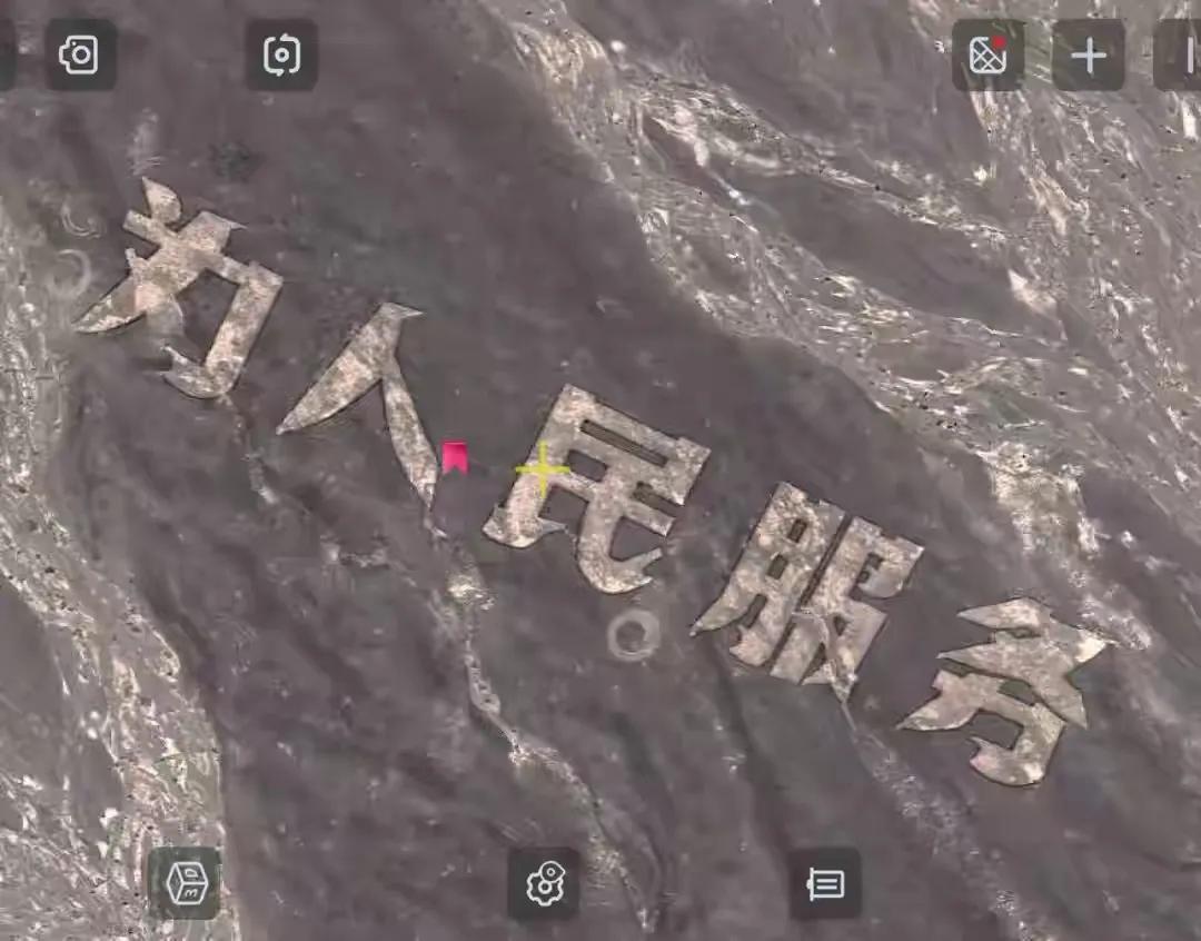 戈壁滩上的“精神地标”，竟被人开车刨出深沟！新疆哈密的戈壁里，藏着五个特殊