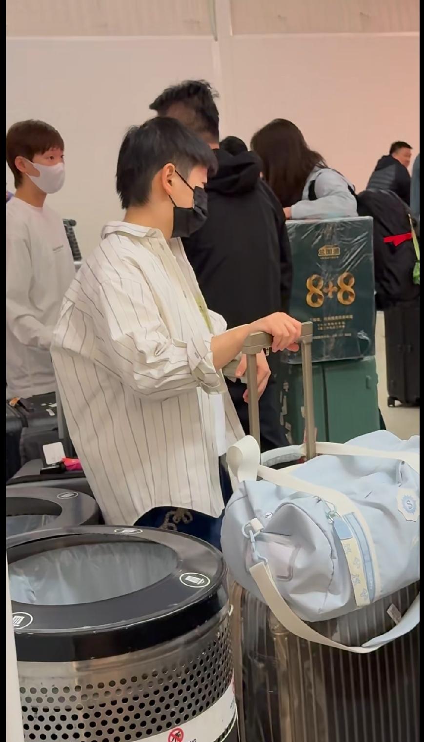 孙颖莎顺利抵达洛杉矶，美国大满贯全力以赴！孙颖莎落地LA机场路透合集来啦✨