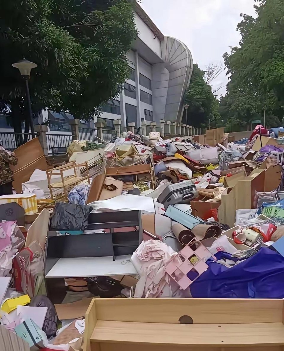 现在的大学生也太浪费了吧！