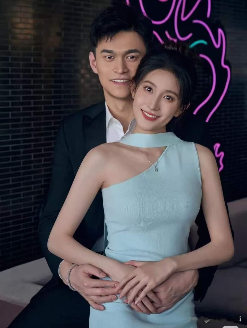 记者采访孙杨夫妻，主持人问孙杨，外界说你是宝妈男？你是怎么看的？还没等他回答，他