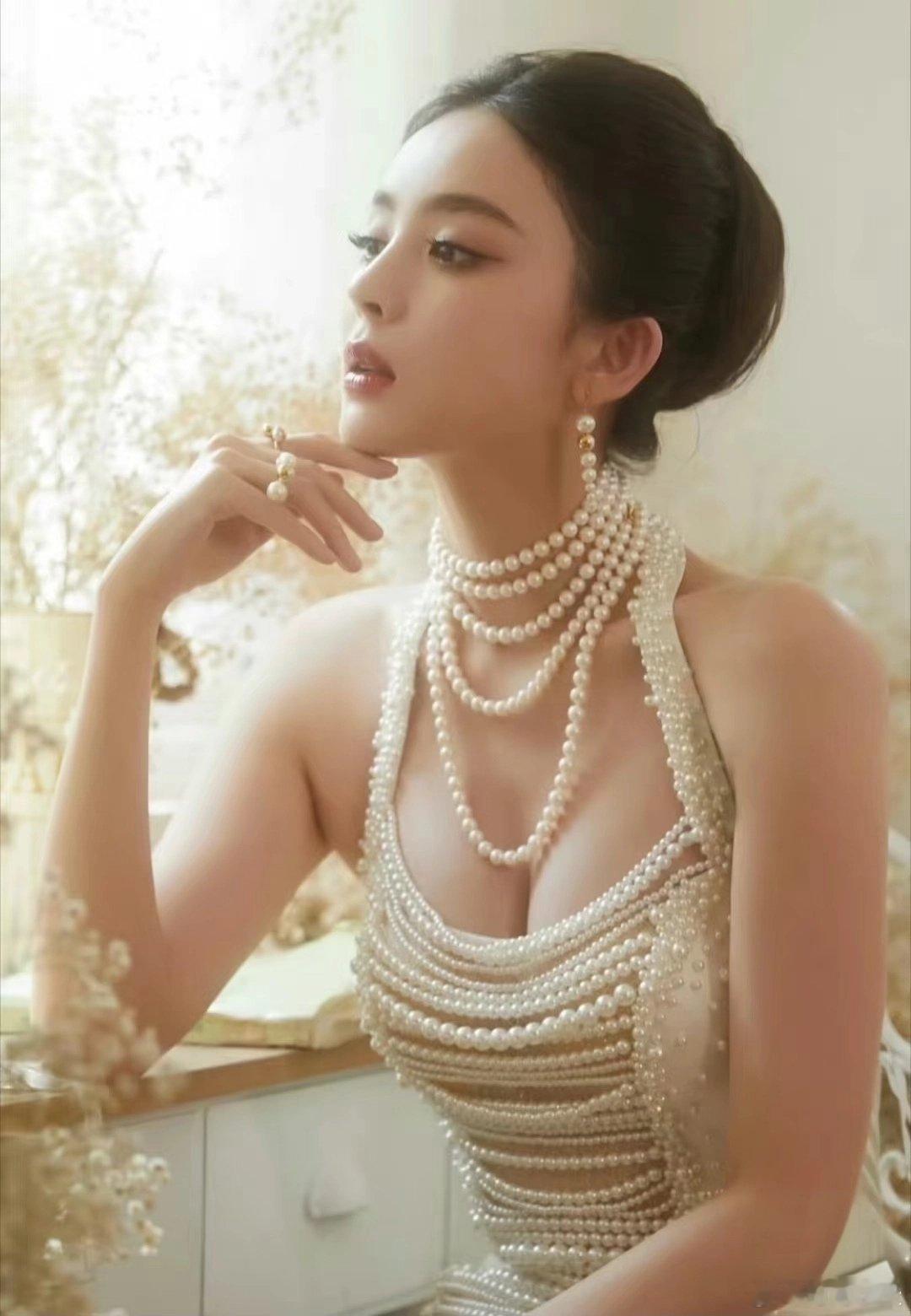 从丁字裤→珍珠裙→玉茗茶骨。古力娜扎摆脱花瓶形象了吗？