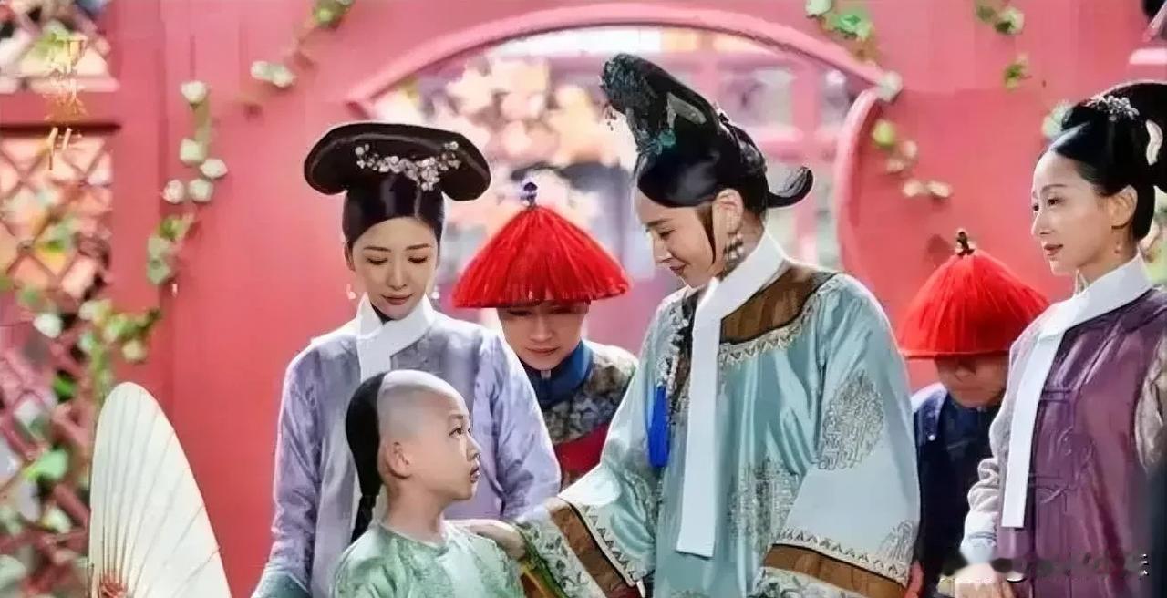 1748年，乾隆2岁嫡子去世，他却带着富察皇后游山玩水，一路爬上了泰山。突然，皇