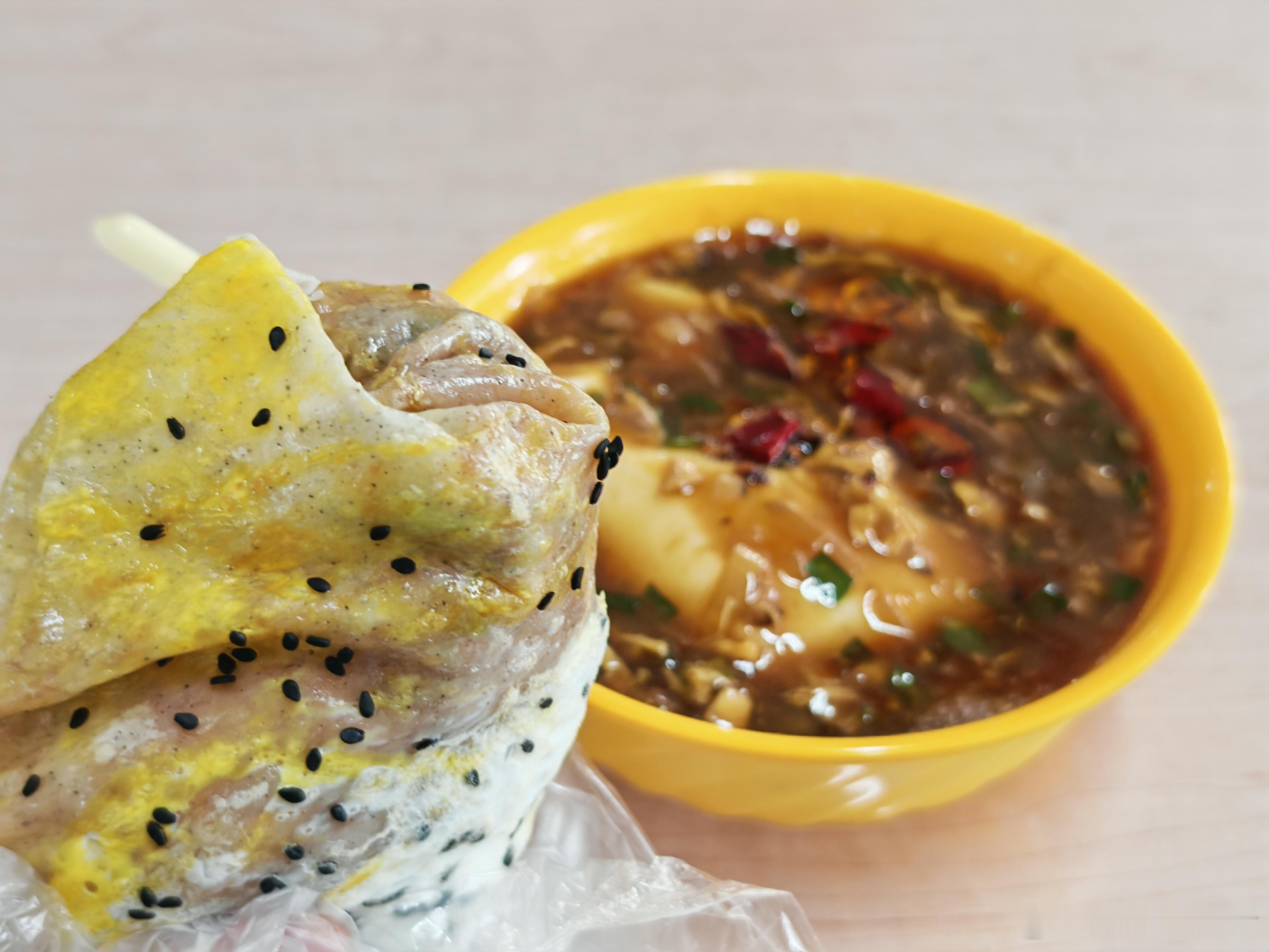 一套煎饼果子，一碗豆腐脑，这早餐配置可以不？[大笑]​​​