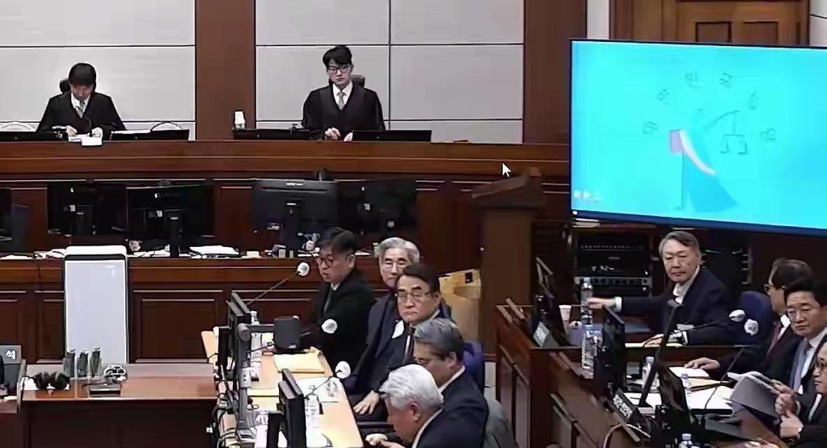 ​果然不出所料，尹锡悦终于被判处了无期徒刑，特检组强烈要求尹锡悦被判处死刑，但是