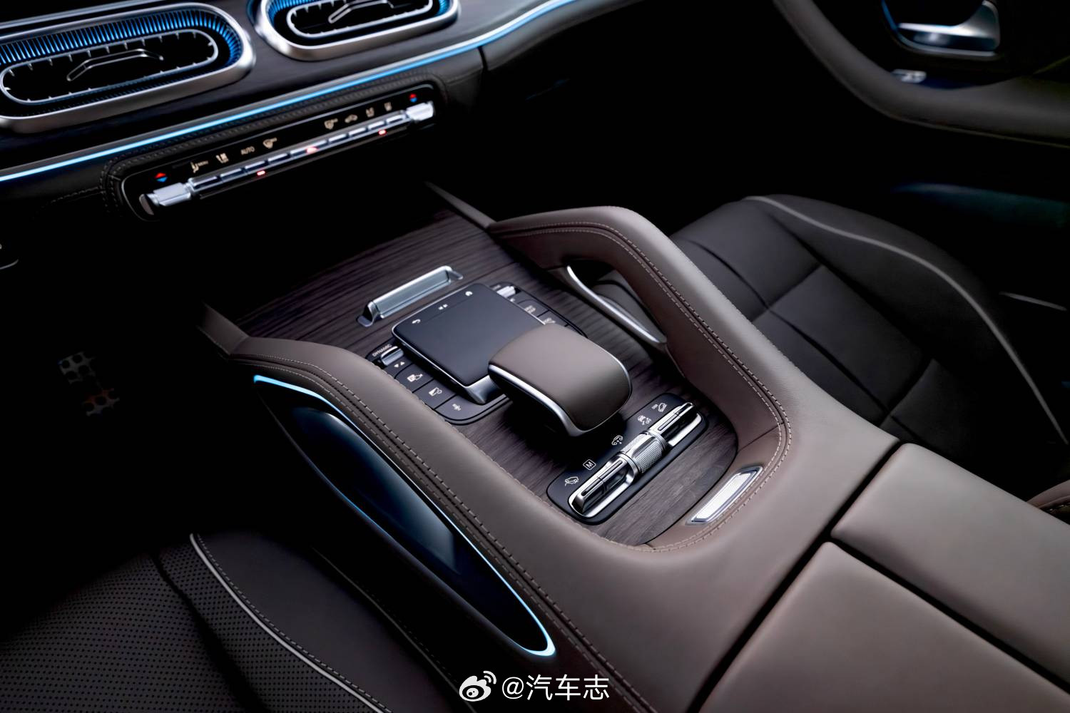 尽管说新款GLS外观不好看，但内饰依然是标杆，你们认同吗？奔驰gls级