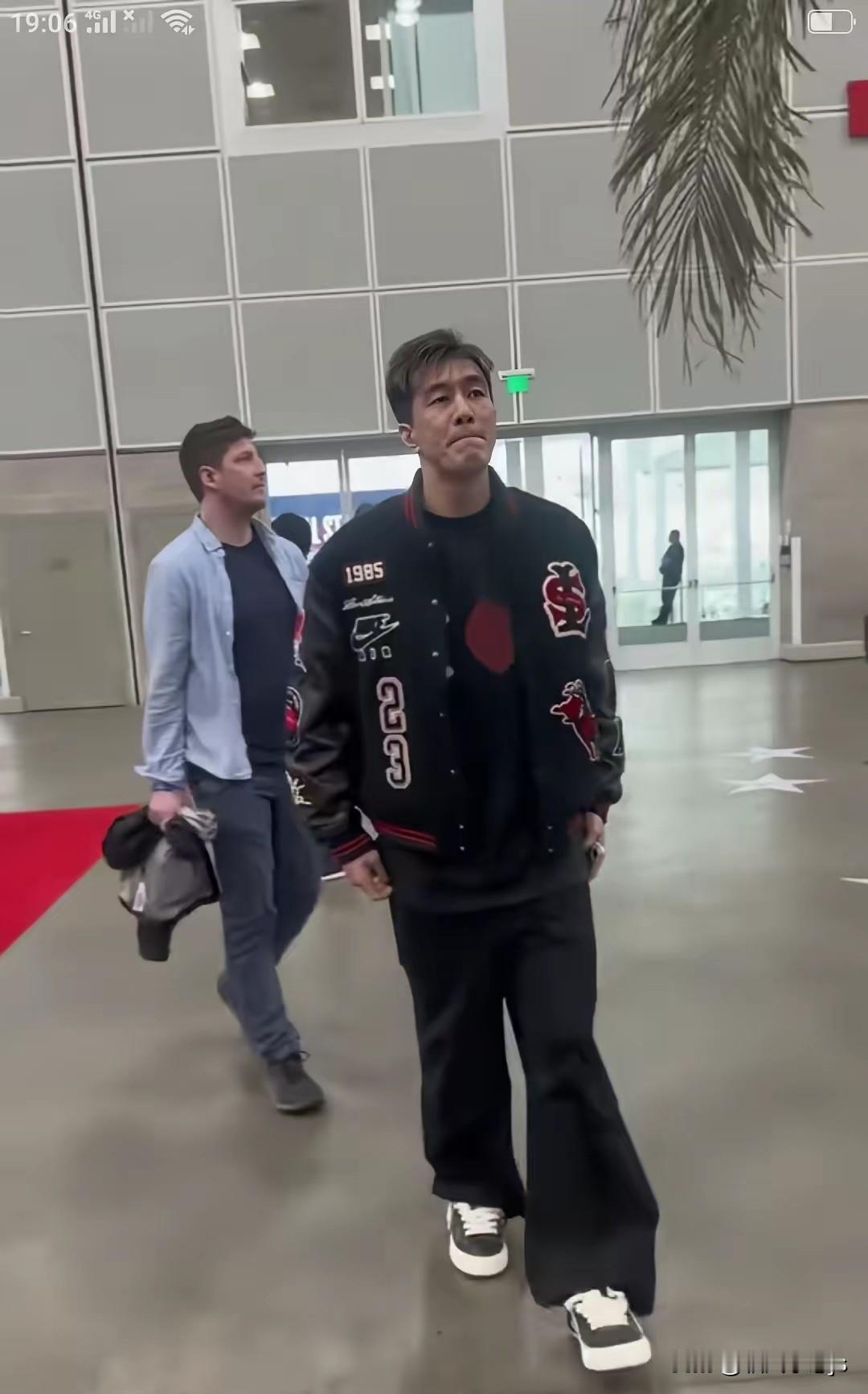 郭艾伦已结束NBA全明星之旅回国了，这趟赴美之行，扬眉又吐气，谁也别想比下去！