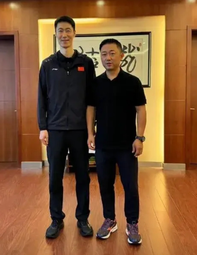 王励勤的搭档闫森有可能成为男双组长：有消息称，此次国乒展开的新一轮教练竞聘活动，