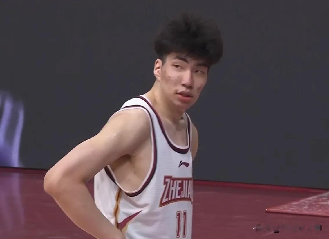 月薪仅2000欧元！工资少得可怜，余嘉豪：这不是钱的事。在近日，中国男篮球员余