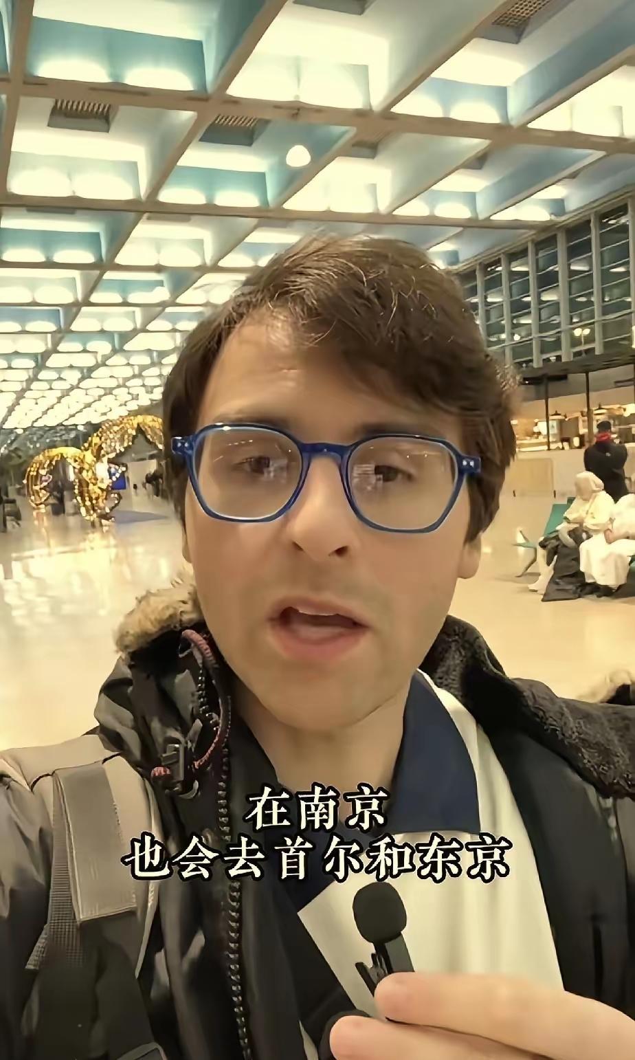 一个举动，证明了马库斯的人品，国家公祭日这天，马库斯提前赶到南京，下一站还要