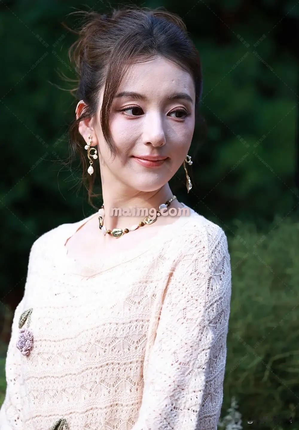 方媛，想不到啊，生了三胎之后，明显颜值下降了不少，确实生娃要加速女性的衰老，你们