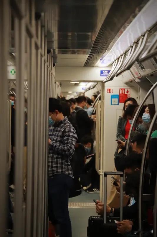 打工千万别去亲戚朋友办的企业。很多人觉得去亲戚那里工作，啥事都好商量，会得到