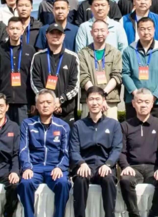 这验证了一句话，徒弟位置在哪里，师傅就在哪里。全国的教练都到成都参加会议，