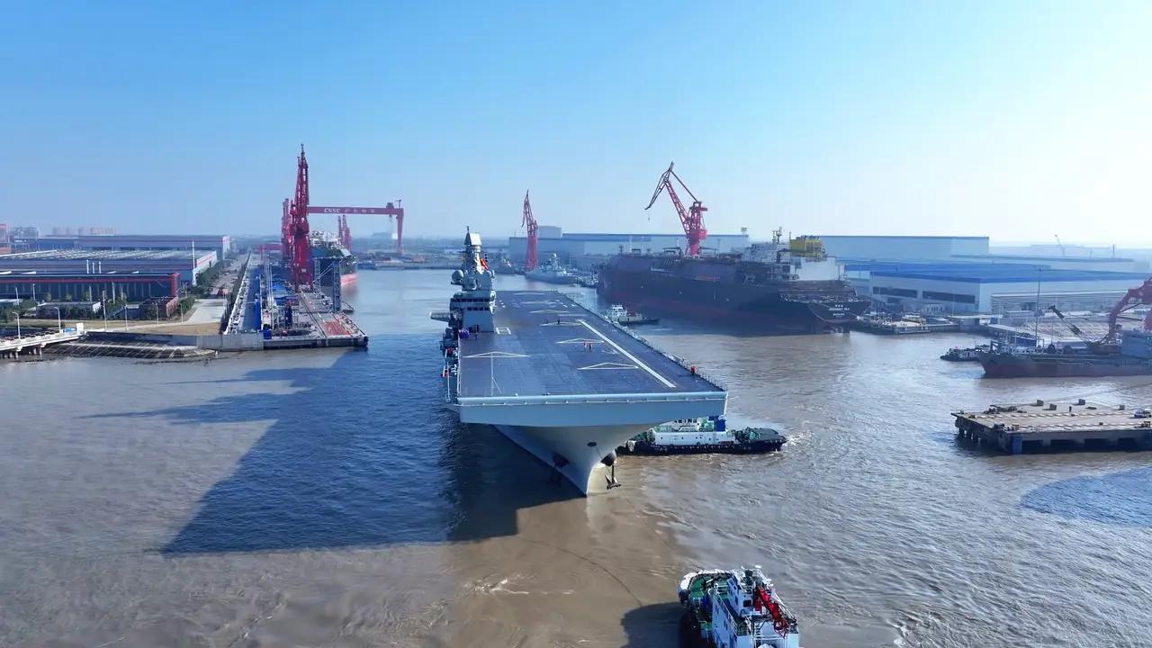 关于海军的好消息源源不断——福建舰刚完成试验，四川舰又来了！14日上午9时左右