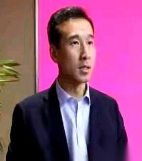 一个副x，居然伸手找下属、找他管理的人“要”东西！你没看错，不是人家塞给他，是