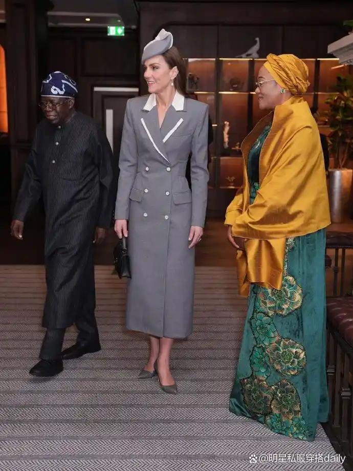 英国凯特王妃2套“大衣裙”封神，王室时尚教科书！普通人可照搬