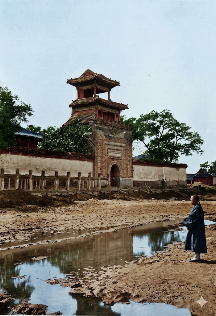 1870年前后，清代北京回回营清真寺（清真普宁寺）的山门与邦克楼，是现存最早的该