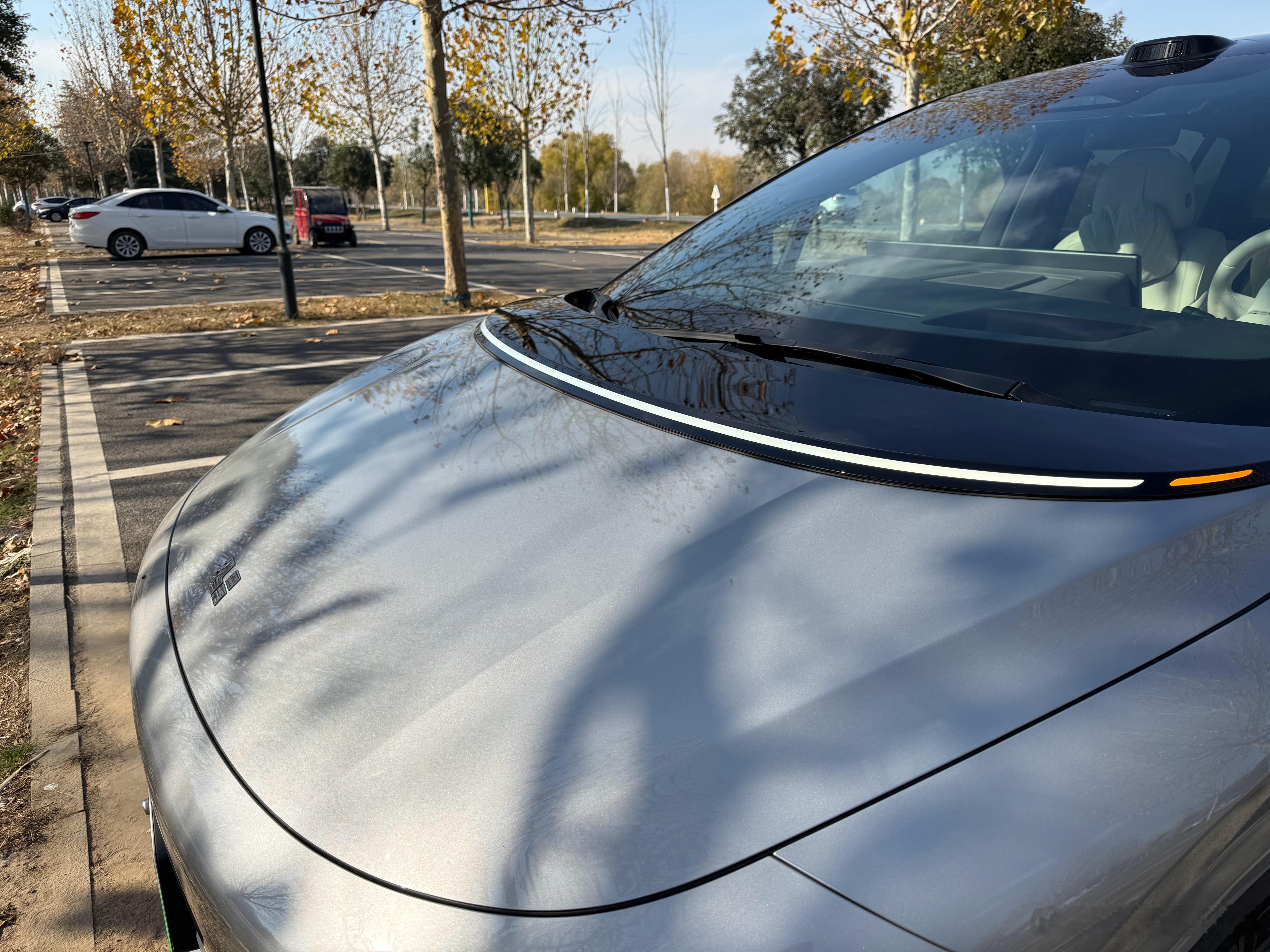 这天感觉是真的舒服！微凉、暖阳、黄叶、i6！理想汽车理想i6