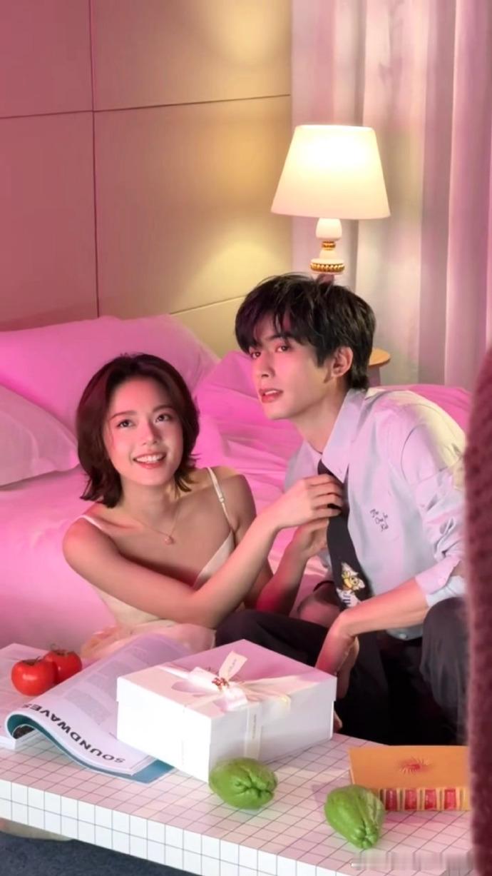 宋威龙赵今麦拍摄花絮宋威龙赵今麦娇兰花絮浅品宋威龙赵今麦娇兰花絮，俩人同框的感