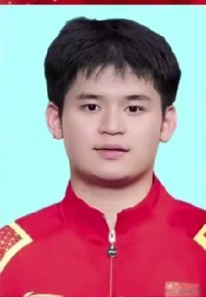 现在林诗栋第一局11：3拿下韩国张禹珍，第二局暂时5：0领先。厉害了，小石头。