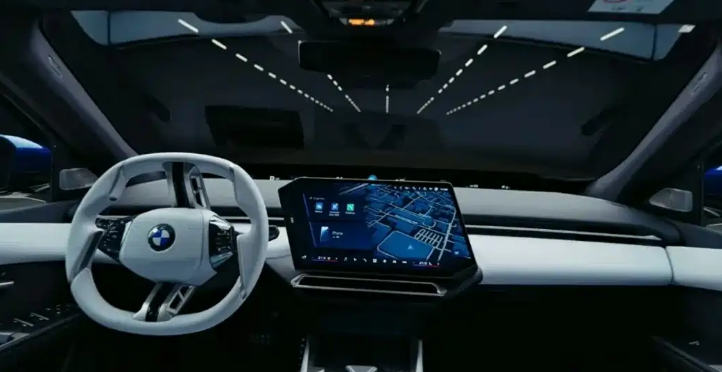 奇瑞瑞虎7L实车发布，配备可左右横移中控屏来看新车，其外观继承瑞虎家族“自然力