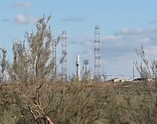 Soyuz5运载火箭已经竖立在发射台上，目前计划于今天晚上执行首飞。