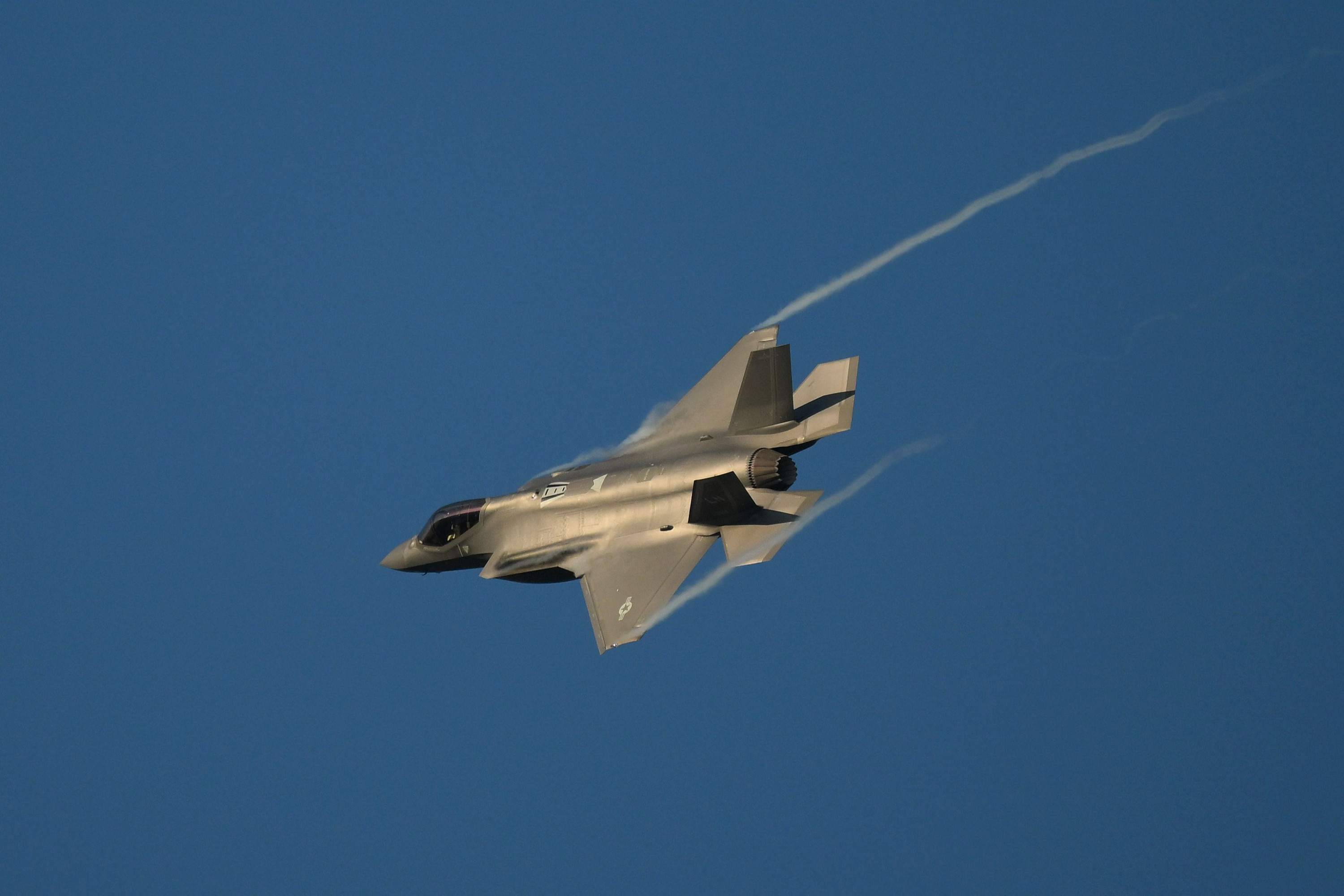 #美媒披露多架战机险被击落#【美媒披露详情：“多架F-16和一架F-35险被击落
