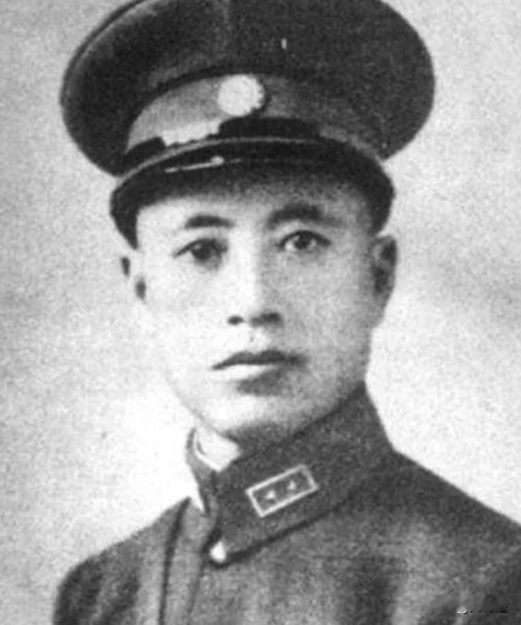 1927年5月，众叛亲离的吴佩孚，逃到军长于学忠的驻地邓县。于学忠召集手下开会，