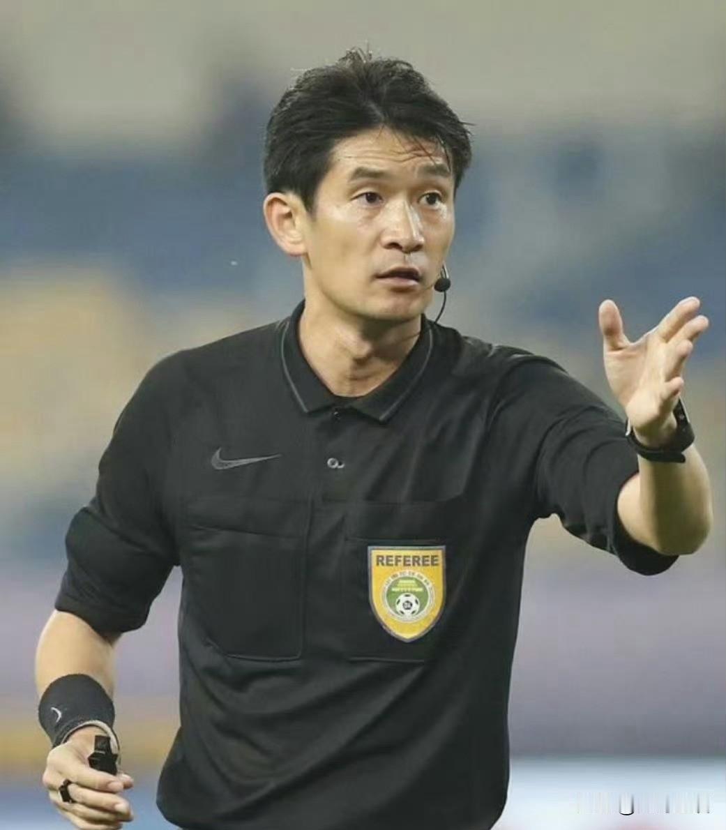 ⚠️⚠️⚠️再次给大连英博提个醒！千万不要给VAR视频裁判艾堃表现的机会[笑着哭]