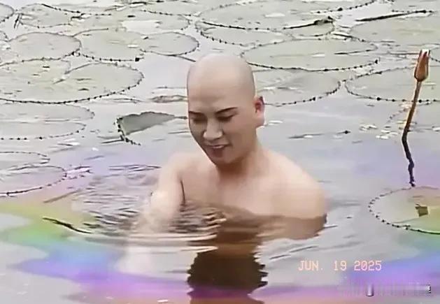 谁能想到？西游记里唐僧头顶的圣洁佛光，居然是汽油桶里捞出来的。1983年夏天，