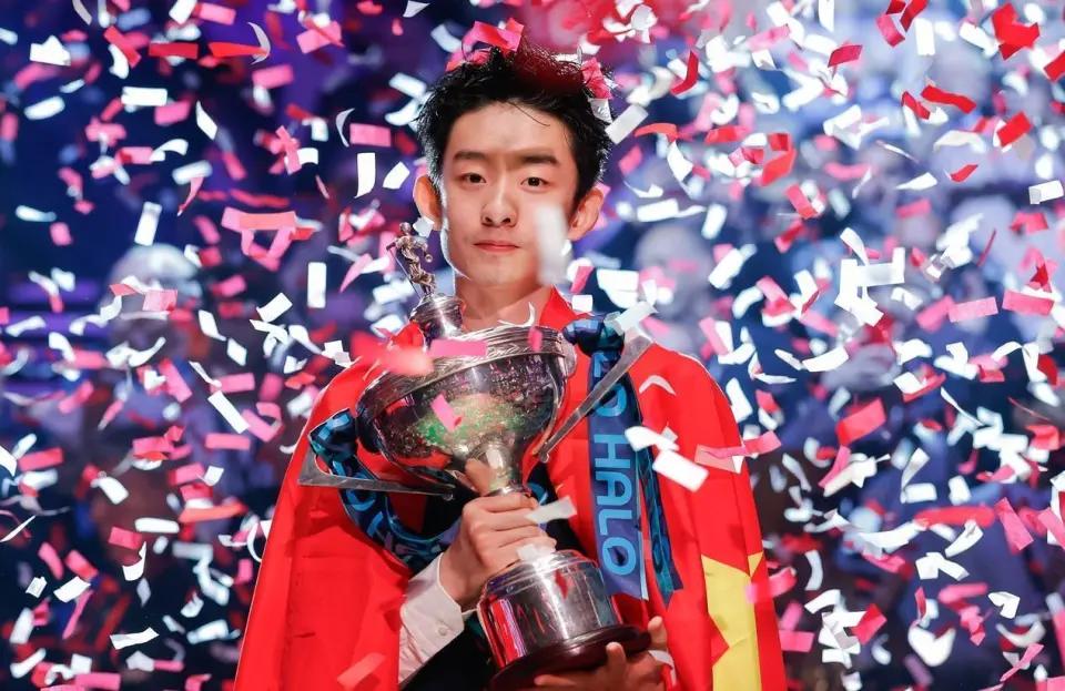 东莞常平1个小镇养出12个职业斯诺克选手把小球做成了千亿产业。英国斯