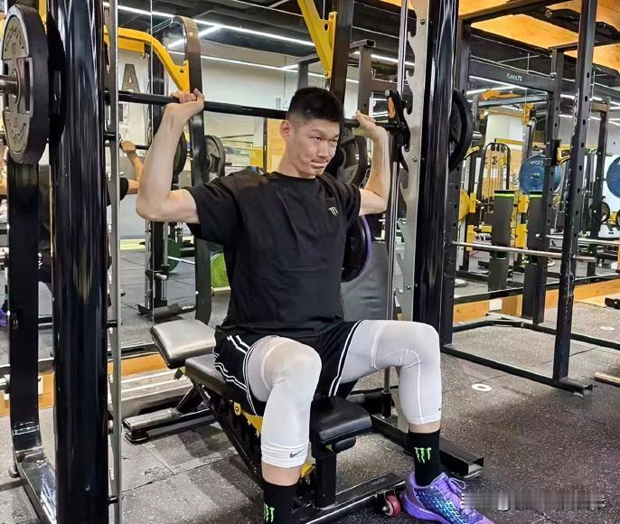 孙铭徽：大秋，这刚打完CBA总决赛都还没几天，你就开始开练啦？？？胡金秋：这休