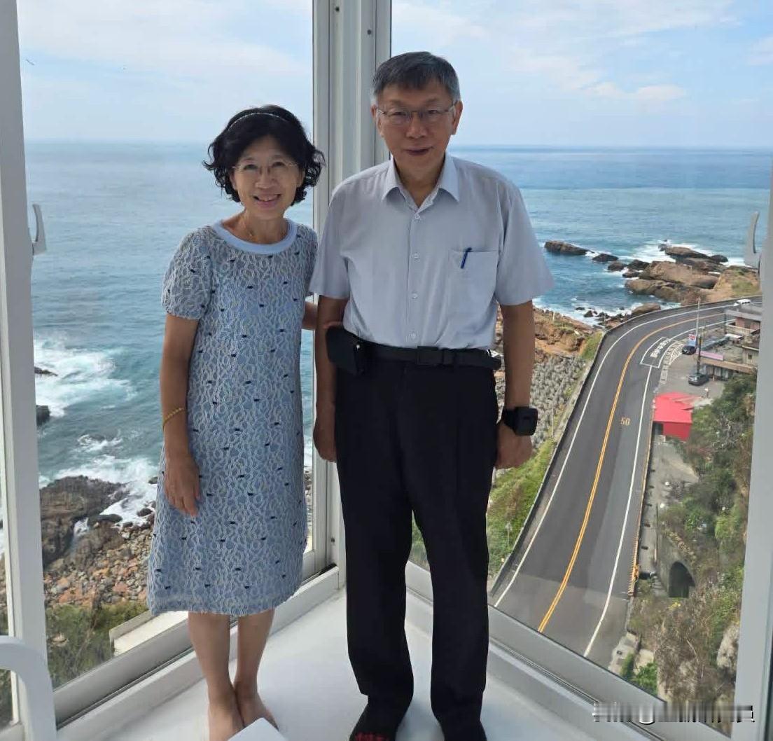 柯文哲妻子陈佩琪今（1日）凌晨在脸书发文表示，昨天和先生在台南跑了一天，谢谢大