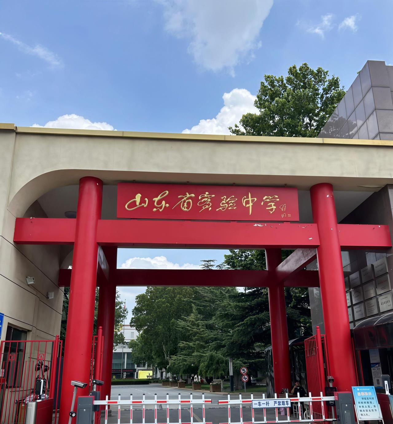 发现没，今年的高考，安静的有点反常，往年这个时候，氛围早就拉满了。朋友圈