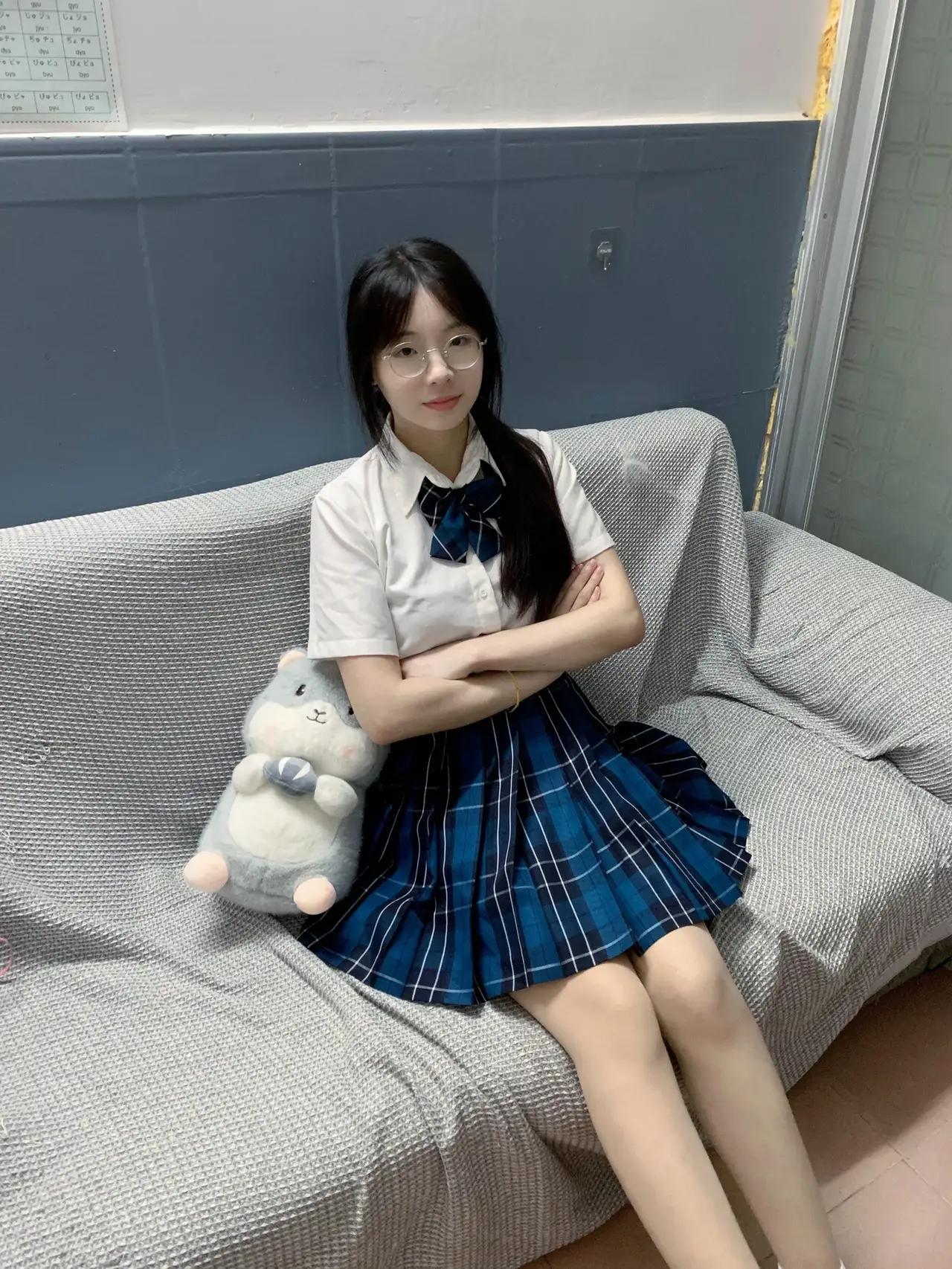 “校园少女与可爱萌宠的温馨时光”📸💕甜系萌宠照萌系少女照萌宠少女照萌宠