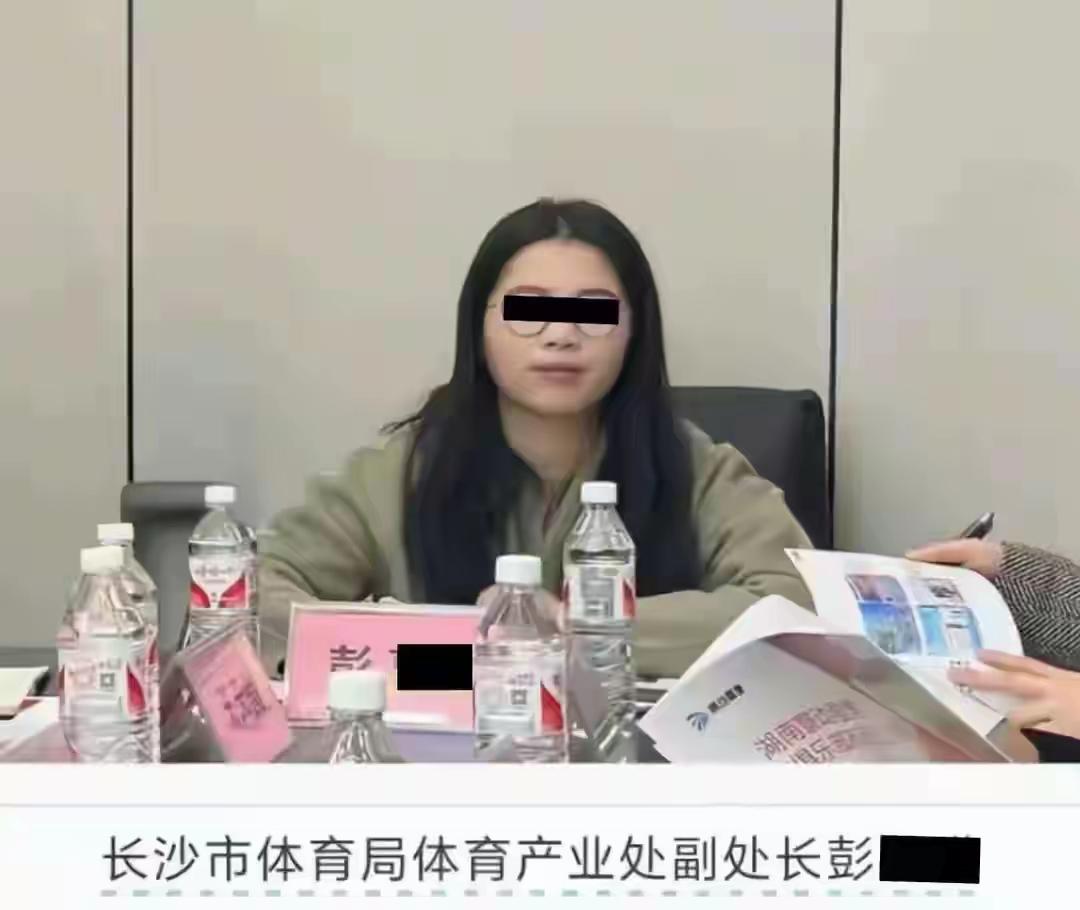 彭副处长霸占车位又爆新细节！中间人发来短信：对方后台很硬你想象不到，主动跟对方道