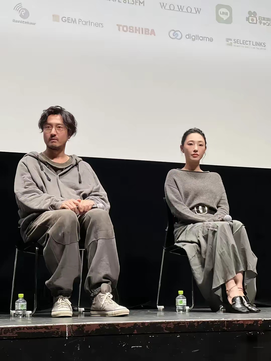 还能这么操作。这条微博，她发在东京，颁奖前两天。去年东京电影节，白百何用六个字，把一部刚拿下两项大奖