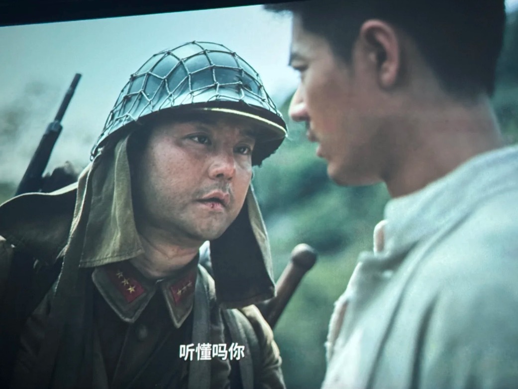 尹正你背着我们去演傻子日本兵滑稽但并没有弱化，残忍杀害百姓的兴奋，枪指着脑门的求