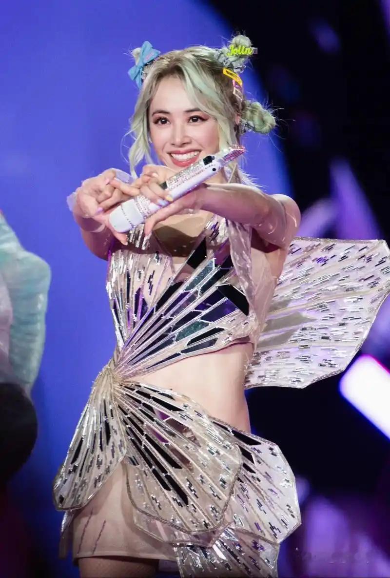 蔡依林今年3月份在长沙开的两场演唱会，门票总收入算下来有7416万，结果她个人的
